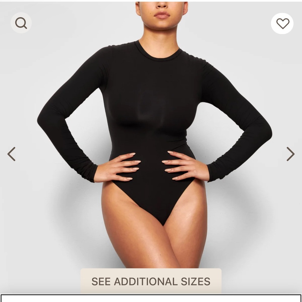 SKIMS Essential LONG SLEEVE CREW NECK BODYSUIT